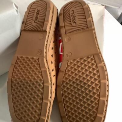 P - 482 Designer Shoe Lot ( 2 pr ) Size 7