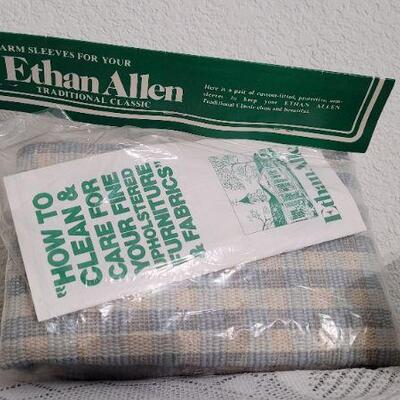 Lot 166: ETHAN ALLEN Sleeves + Home Deco Coconut 
