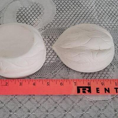 Lot 166: ETHAN ALLEN Sleeves + Home Deco Coconut 