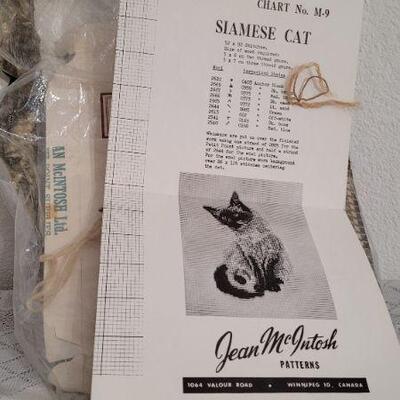 Lot 170: Vintage Needlepoint Art Bundle 