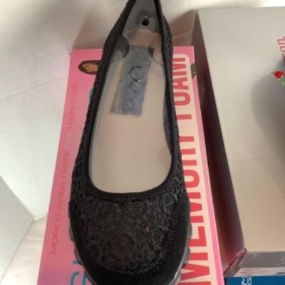 P - 486. Designer Brand Shoe Lot Size 8 ( 4pr ) 