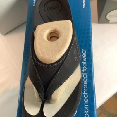 P - 486. Designer Brand Shoe Lot Size 8 ( 4pr ) 