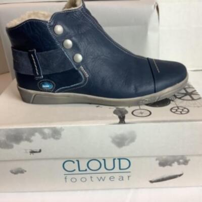 P - 487. Lot of Designer Artsy Shoes Size 8 ( 2 pr ) 