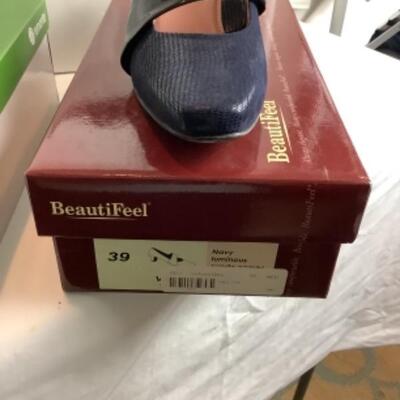 P - 488. Designer Brand Shoe Lot Size 8 ( 3 pr ) 