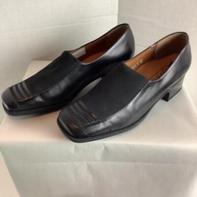 P - 488. Designer Brand Shoe Lot Size 8 ( 3 pr ) 