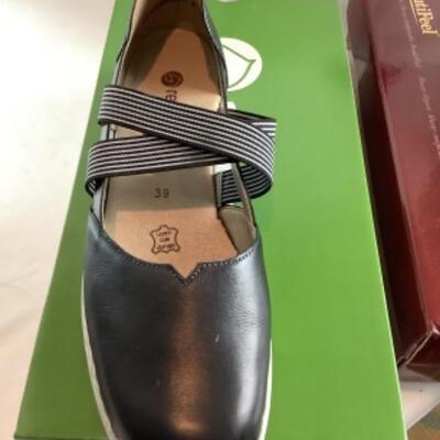 P - 488. Designer Brand Shoe Lot Size 8 ( 3 pr ) 