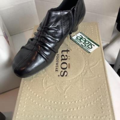 P - 489 Designer Brand Shoe Lot, Size 8 ( 4 ) 