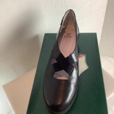P - 492. Designer Shoes - Mephisto, Soft-air Technology Size 7.5 