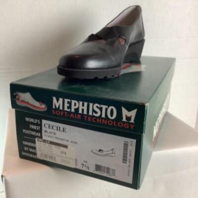 P - 492. Designer Shoes - Mephisto, Soft-air Technology Size 7.5 