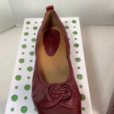 P - 493 Designer Brand Shoe Lot Size 8 ( 2 pr ) 