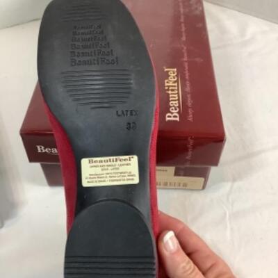 P - 493 Designer Brand Shoe Lot Size 8 ( 2 pr ) 