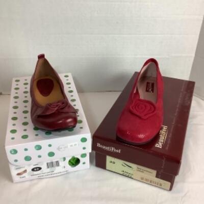 P - 493 Designer Brand Shoe Lot Size 8 ( 2 pr ) 