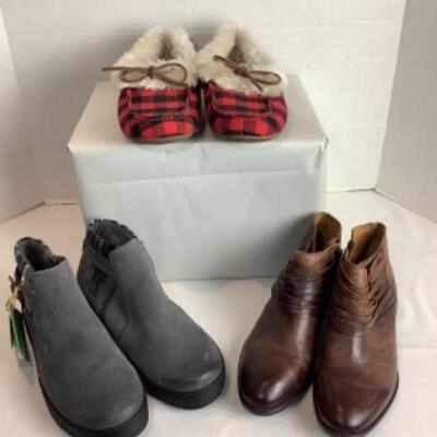 P - 494 Designer Brand Shoe Lot Size 8 ( 3 pr ) 