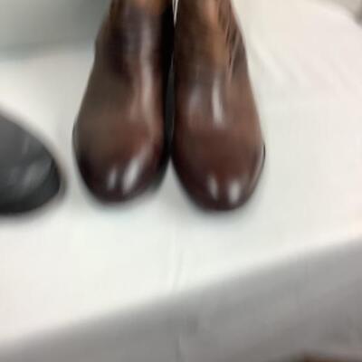 P - 494 Designer Brand Shoe Lot Size 8 ( 3 pr ) 