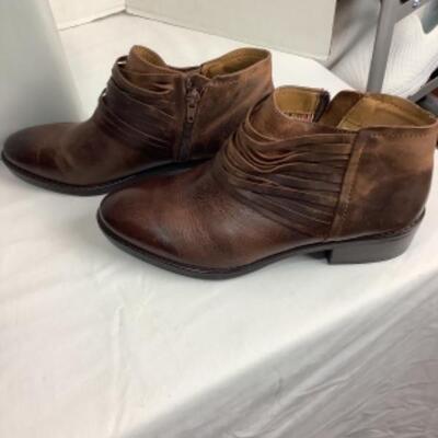 P - 494 Designer Brand Shoe Lot Size 8 ( 3 pr ) 