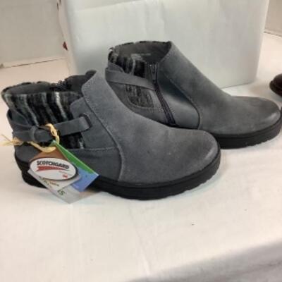 P - 494 Designer Brand Shoe Lot Size 8 ( 3 pr ) 