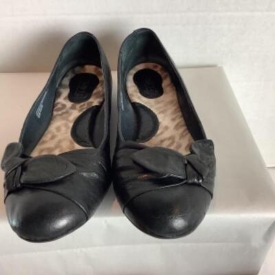 P - 495 Designer Brand Shoe Lot Size 8 ( 3 per ) 