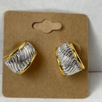 K554 18k Yellow and White Gold Wave Design Hollow Pierced Earrings 