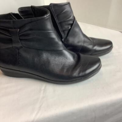 P - 496  Designer Brand Shoe Lot Size 8 ( 3 pr ) 