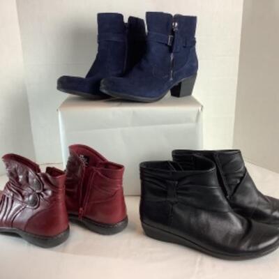 P - 496  Designer Brand Shoe Lot Size 8 ( 3 pr ) 