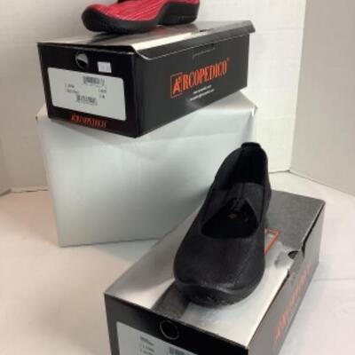 P - 497  Designer Brand Shoe Lot Size 38 = 7. /7.5 ( 2 ) 