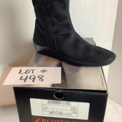 P - 498  NEW IN BOX Designer Shoe Lot Size 38 = 7 