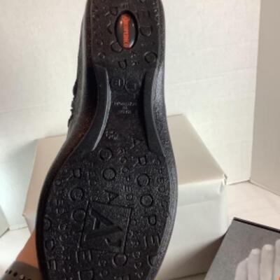 P - 499 NEW IN BOX Designer Shoe Lot Size 39 = 8 US 