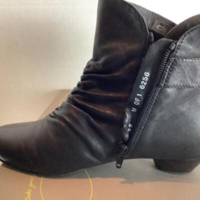 P - 500 NEW IN BOX Zierra Designer Shoe Lot Size 7