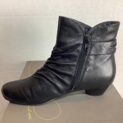 P - 500 NEW IN BOX Zierra Designer Shoe Lot Size 7