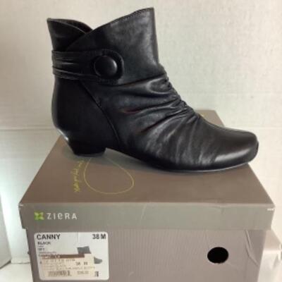 P - 500 NEW IN BOX Zierra Designer Shoe Lot Size 7