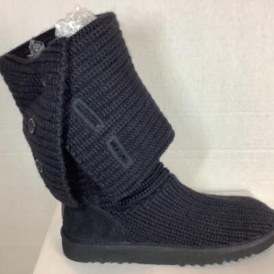 P - 505. NEW IN BOX. Designer Shoe Lot Size 8