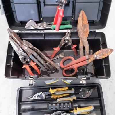 lot 89 - Tool box, 12 tools - Snips, scissors, Etc 