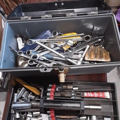 lot 101 - Tool Box and contents