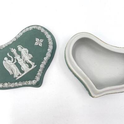 WEDGWOOD GREEN JASPERWARE HEART SHAPED LIDDED BOX