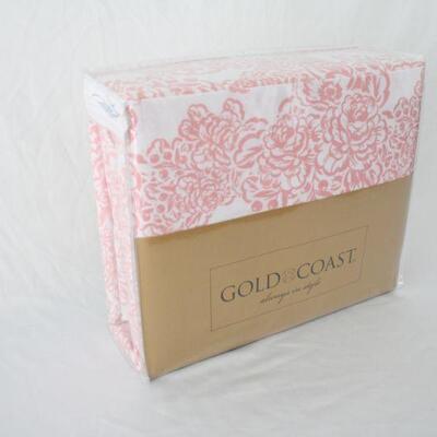 Lot #189: New In Package Pink and White Queen Sheet Set