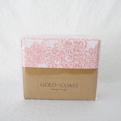 Lot #189: New In Package Pink and White Queen Sheet Set