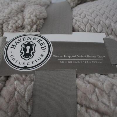 Lot #190: Unopened Haven and Key Weave Jacquard Berber Throw