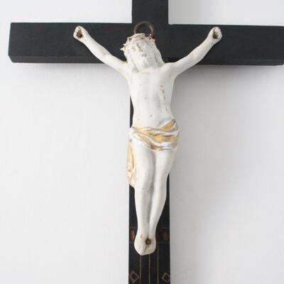 Lot #193: Vintage Wooden Crucifix Ceramic Jesus 