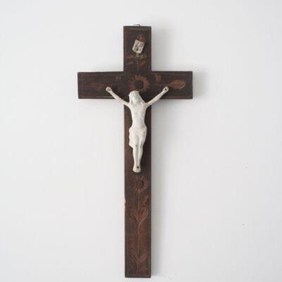 Lot #195: Vintage Wooden Crucifix Ceramic Jesus 