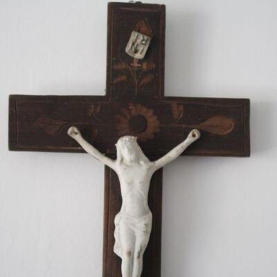 Lot #195: Vintage Wooden Crucifix Ceramic Jesus 