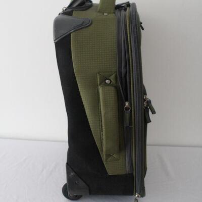 Lot #196: High Sierra Upright Suitcase Rolling Luggage 