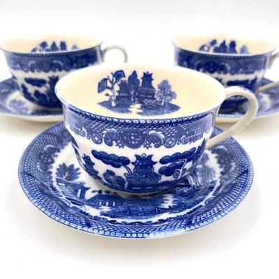 VINTAGE â€œBLUE WILLOWâ€ TEACUPS AND SAUCERS SET OF 3