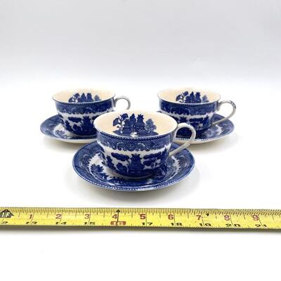 VINTAGE â€œBLUE WILLOWâ€ TEACUPS AND SAUCERS SET OF 3