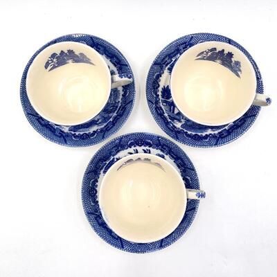 VINTAGE â€œBLUE WILLOWâ€ TEACUPS AND SAUCERS SET OF 3