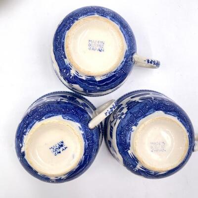 VINTAGE â€œBLUE WILLOWâ€ TEACUPS AND SAUCERS SET OF 3