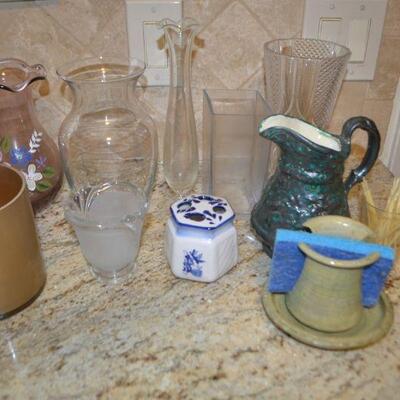 LOT 75  HOME DECOR AND VASES