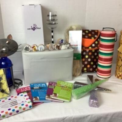 G - 532. Wining Cat Lot 