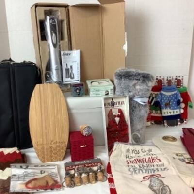 G - 533. Holiday Lot that Keeps On Giving