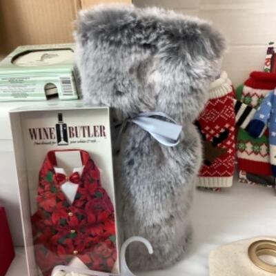 G - 533. Holiday Lot that Keeps On Giving