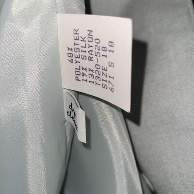 Lot 181: Ladies Suit Lot (Jacket & Skirt) Size 18